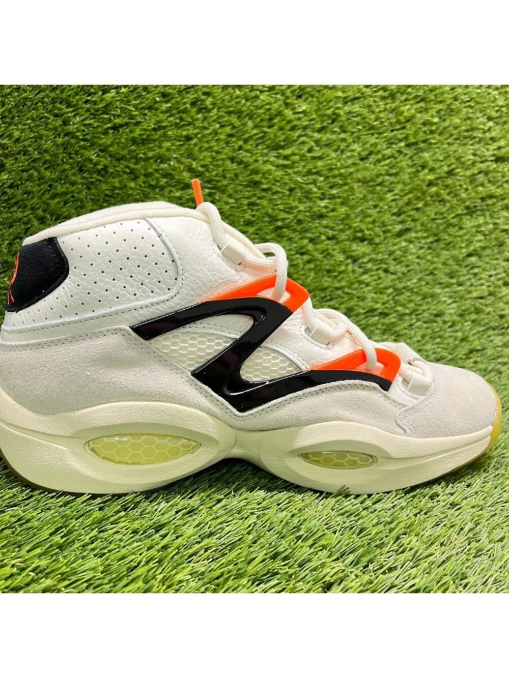 Reebok Question Pump Universe Mens Size 10 Ivory Black Basketball Shoes Sneakers
